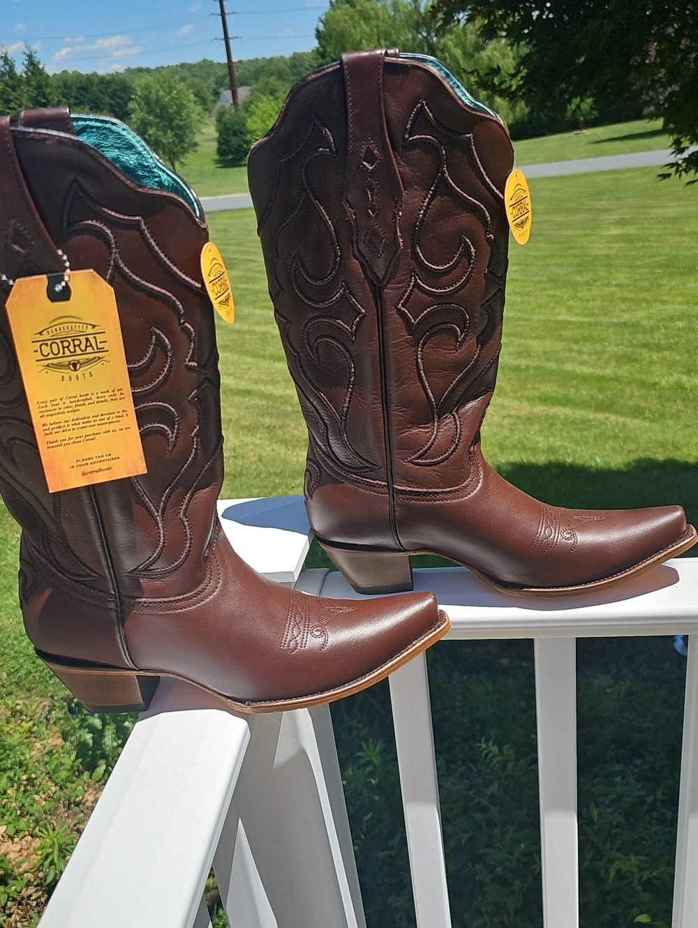 Corral Brown Leather Embroidery Cowboy Boots with Turquoise Lining, Z51  No box.